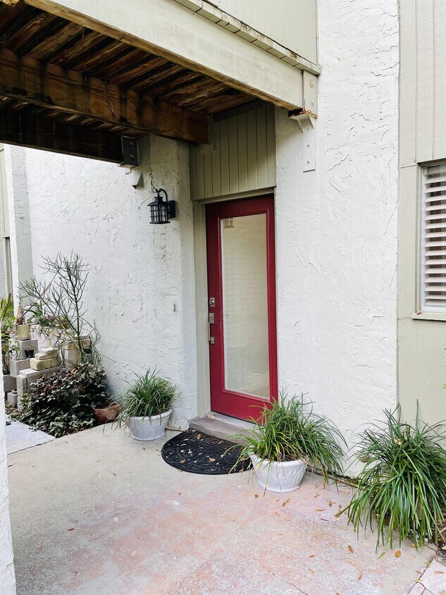 Foto principal - 108 Fairway Dr.