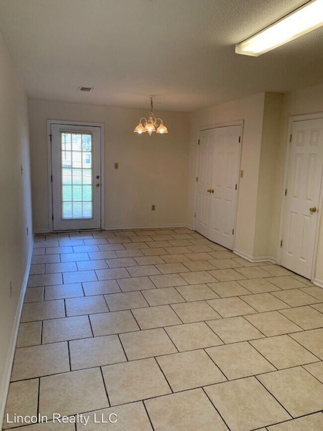 Building Photo - 4072 Northlake Dr