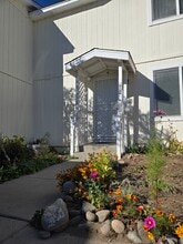 Building Photo - 1290 Redwood Cir