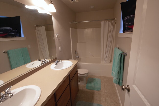 Building Photo - 1635 N Cirque Ln