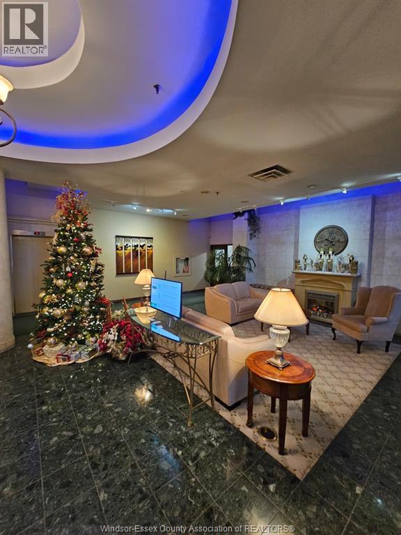 Photo du bâtiment - 515 Riverside Dr W