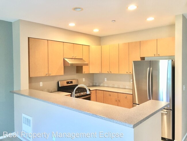 Building Photo - 2 br, 2.5 bath House - 5001 Davis PL S Unit E