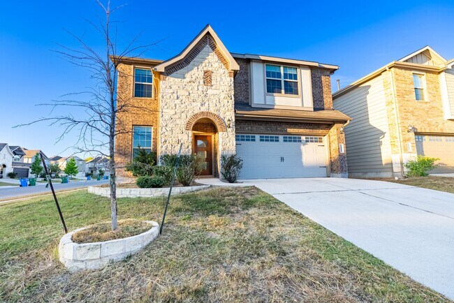 Building Photo - Beautiful 4 bedroom, 3.5 bathroom home in ...