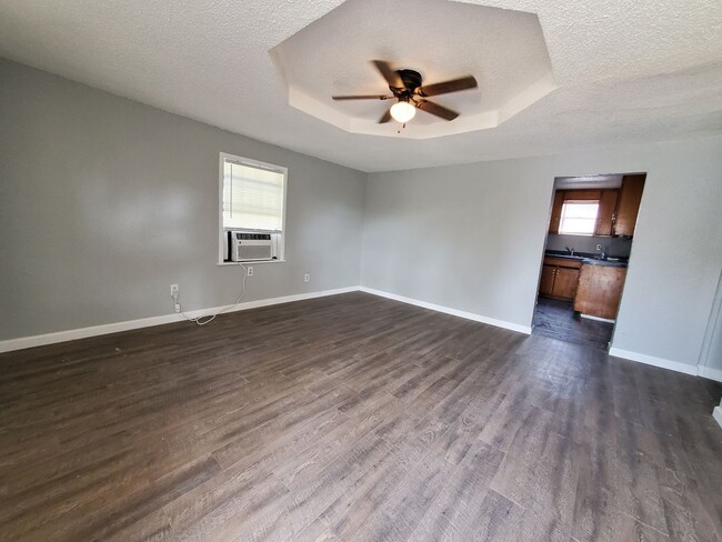 Building Photo - Newly Rehabbed 3 Bedroom 1 Bath COZY Home!!!!