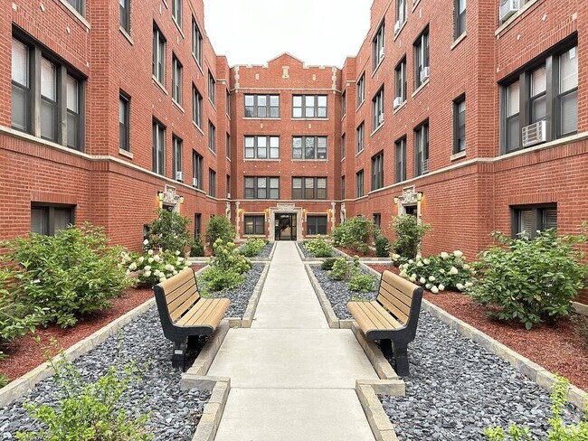 Building Photo - 3946.5 N Janssen Ave