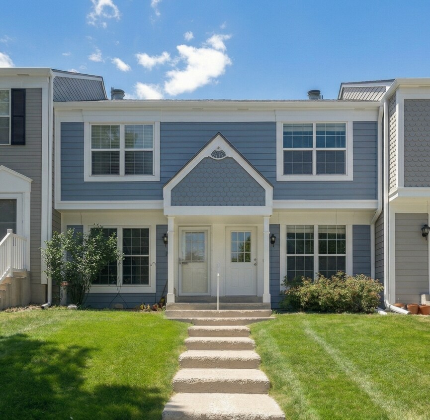 2 Bed / 2 Bath Single Family Home in Lakewood | $2,300/mo - 2 Bed / 2 Bath Single Family Home in Lakewood | $2,300/mo