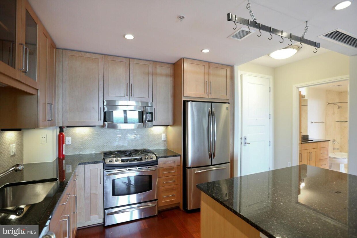 8220 Crestwood Heights Dr Unit 1502, McLean, VA 22102 Condo for Rent in McLean, VA