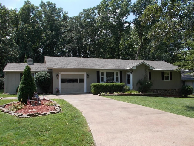 Building Photo - 12 Snead Ct