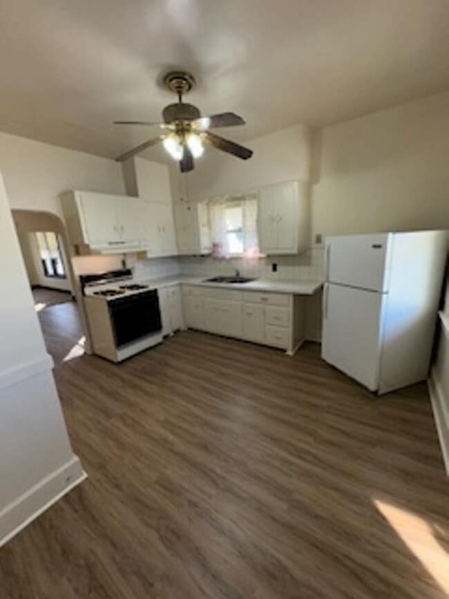 Building Photo - 804 E Virginia St