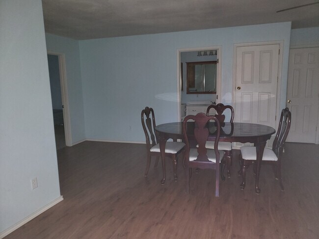 Foto del edificio - 113 E Magnolia St Apt 113-A-B