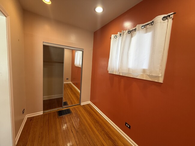 Foto del edificio - 840 N Austin Blvd