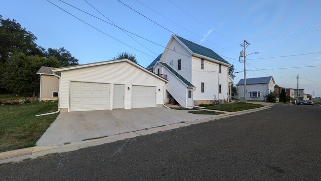 Building Photo - 10988 Ridge St