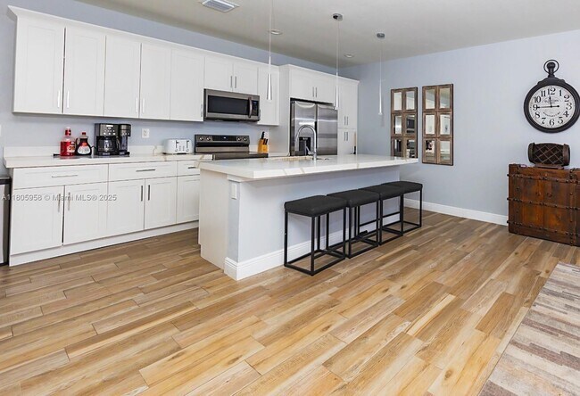Foto del edificio - 484 NW 40th Ct