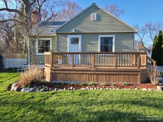 Foto del edificio - 2432 Burns Ave