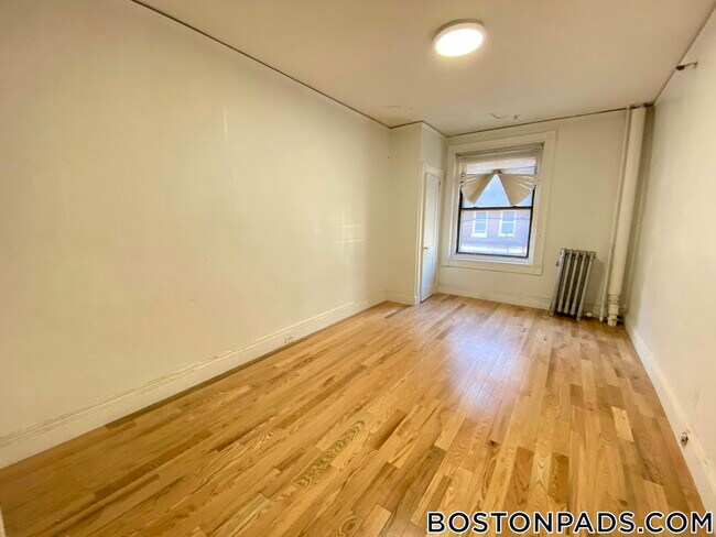 Foto del edificio - 91 Westland Ave