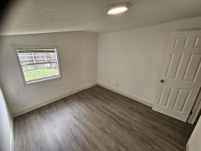 Foto del edificio - 701 N J St