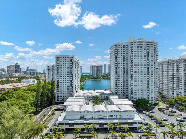 Foto del edificio - 2780 NE 183rd St