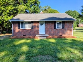 Building Photo - 605 Oakhurst St