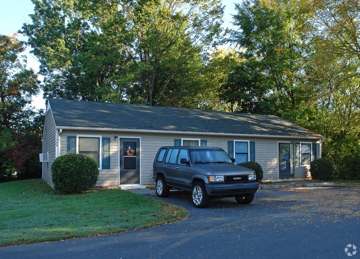 Building Photo - 1345 Waughtown St