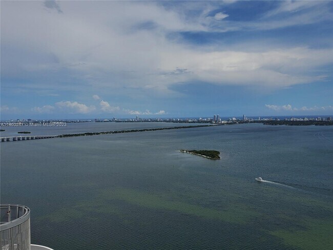 Foto del edificio - 488 NE 18th St