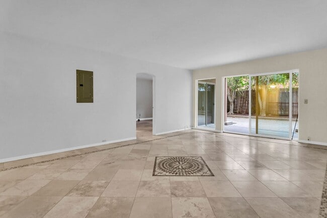 Foto del edificio - 2600 Torrey Pines Rd