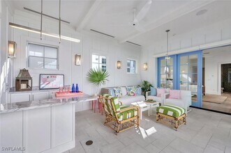 Building Photo - 982 9th Ave S