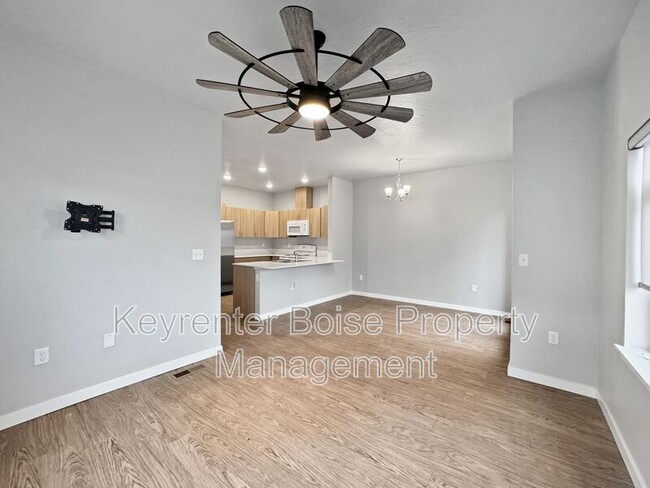 Foto del edificio - 4265 N Reed Ln