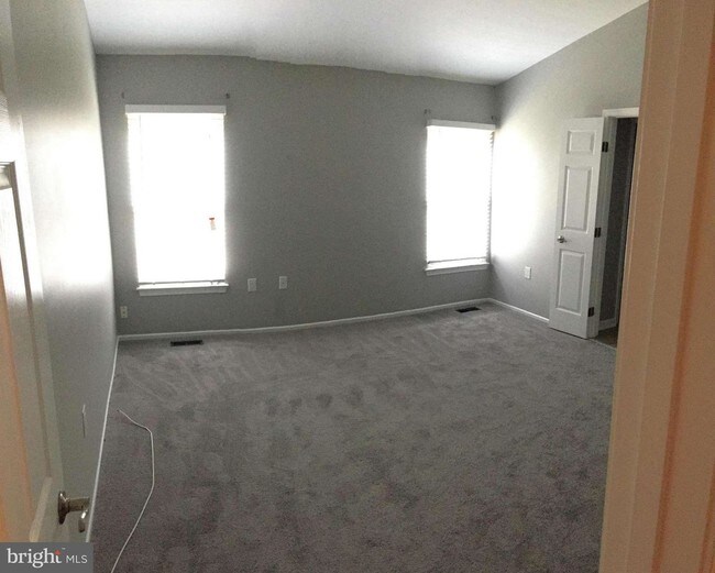 Building Photo - 135 Lazy Hollow Dr