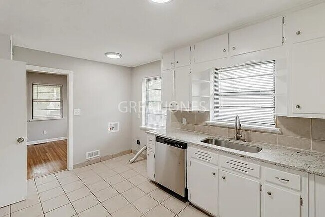 Building Photo - 855 78th St S