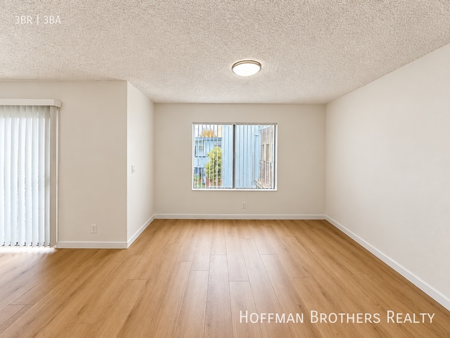 Building Photo - 6035 Whitsett Ave