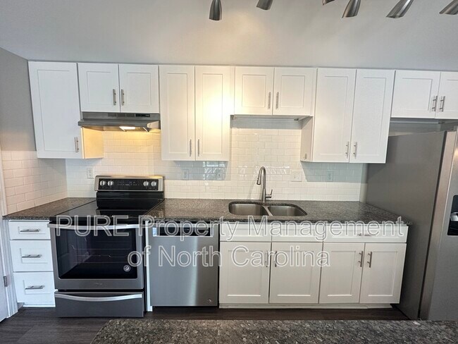 Building Photo - 9531 Shannon Green Dr