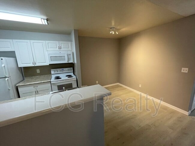 Building Photo - 5998 Westgate Dr