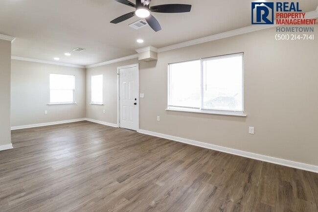 Building Photo - 1812 Sanford Dr