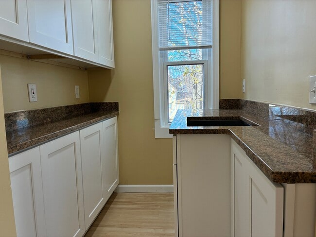 Building Photo - 9 Proctor St