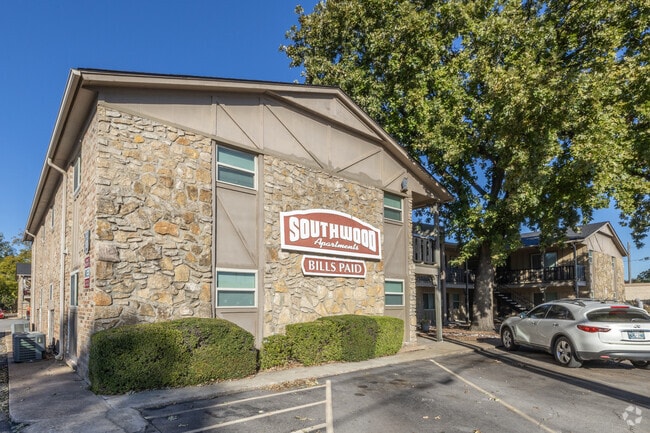 Foto del edificio - SOUTHWOOD APARTMENTS