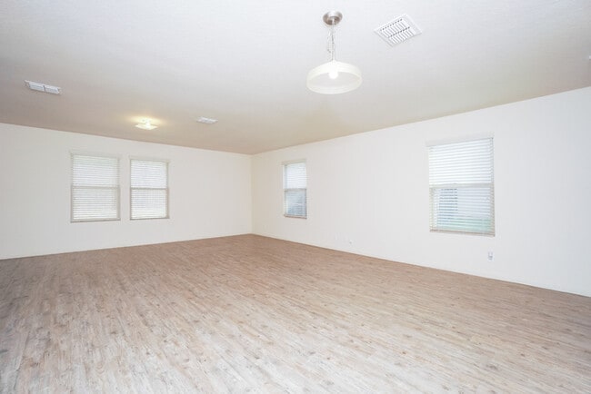 Building Photo - Tesoro Hills - 8611 Tesoro Hills, San Anto...