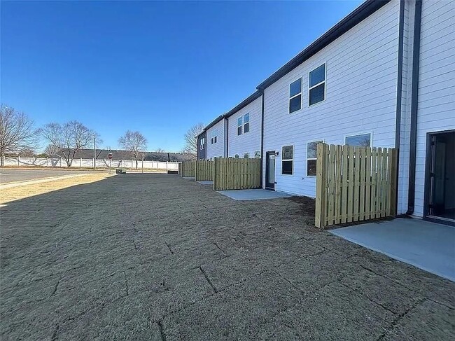 Building Photo - 126 Lauren St