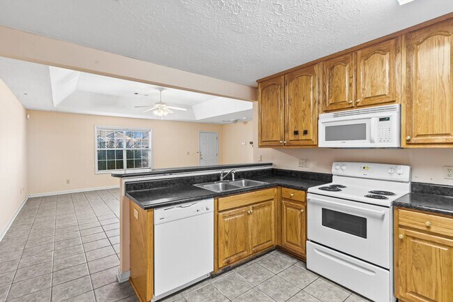 Building Photo - Longleaf Crossing Duplex Available For Fall!!