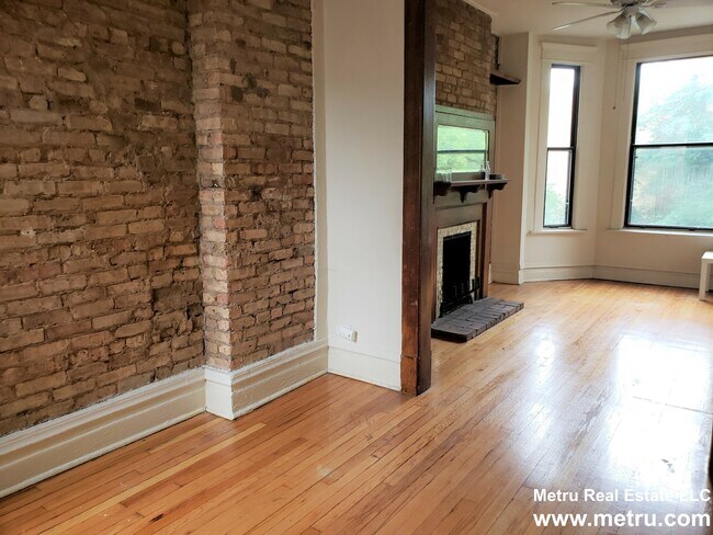Building Photo - 836 W Cornelia Ave
