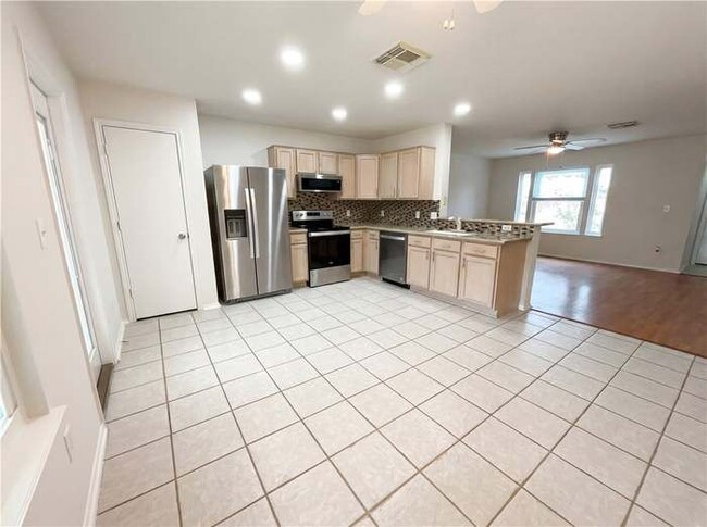 Building Photo - 3201 Keltic Dr