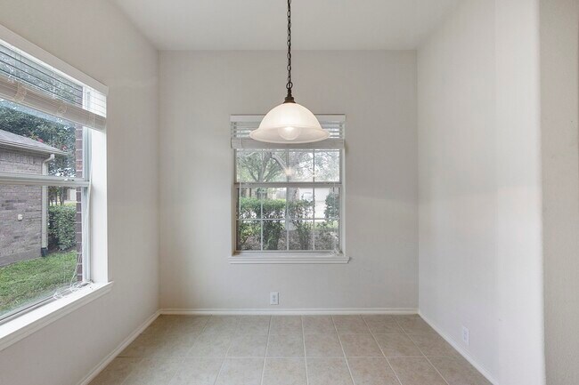 Foto del edificio - 831 Honeysuckle Vine Dr