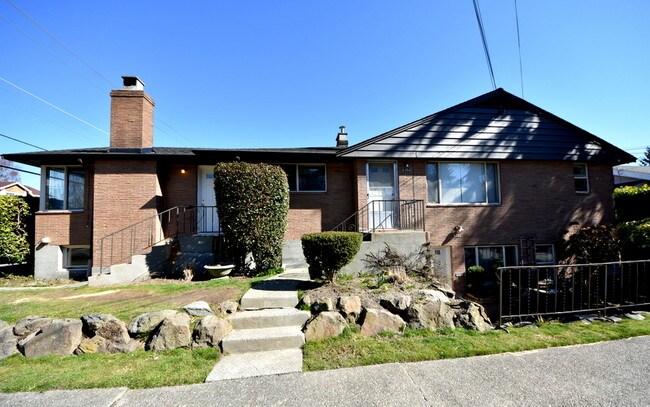 Building Photo - Ballard 4-plex - 2 bedrooms