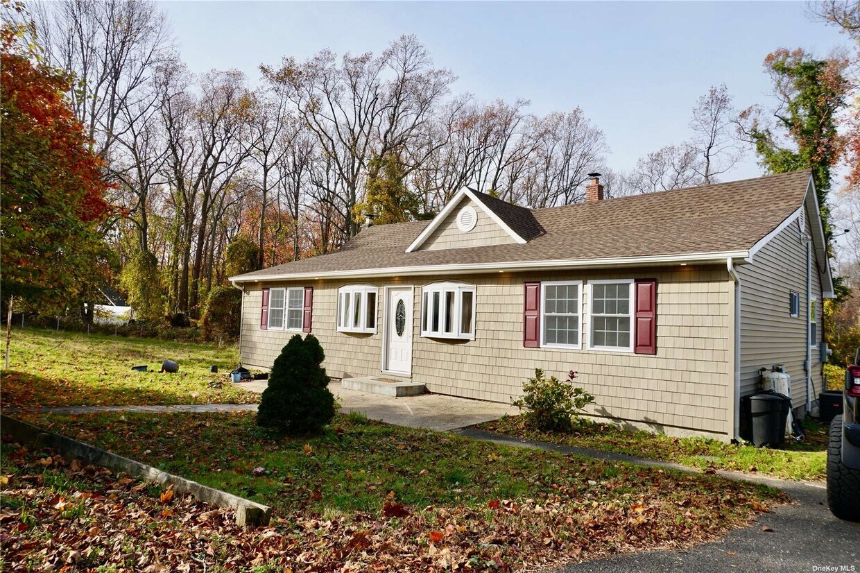 60 Narcissus Rd, Kings Park, NY 11754 House Rental in Kings Park, NY