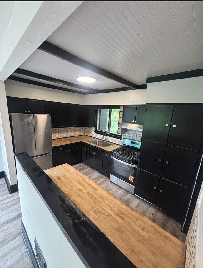 Building Photo - Fully updated 4 bedroom 2 bathroom house for rent!