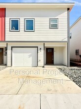 Building Photo - 5715 NE 74th Ct