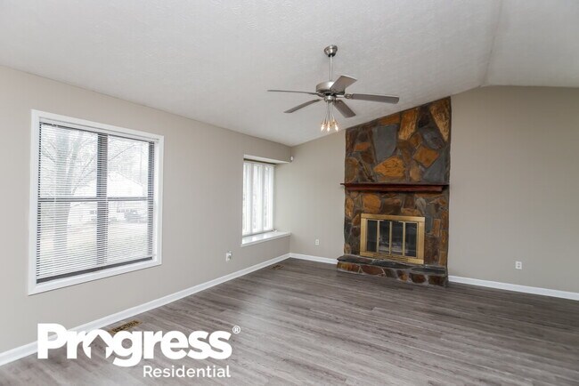 Foto del edificio - 4180 Woodcrest Dr