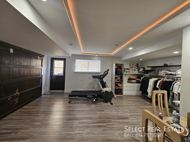 Building Photo - 5513 Teskey Pl