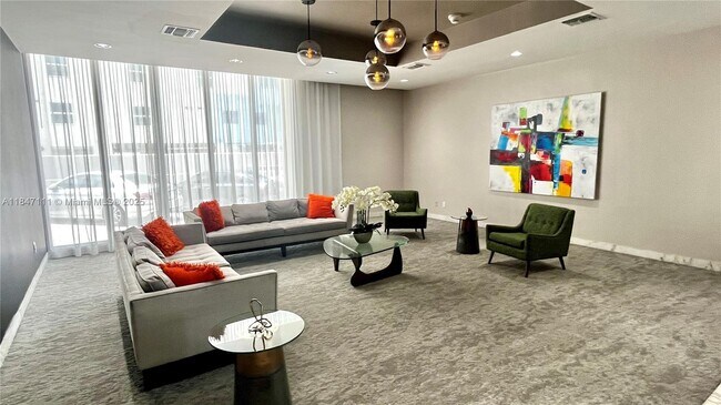 Foto del edificio - 9225 Collins Ave