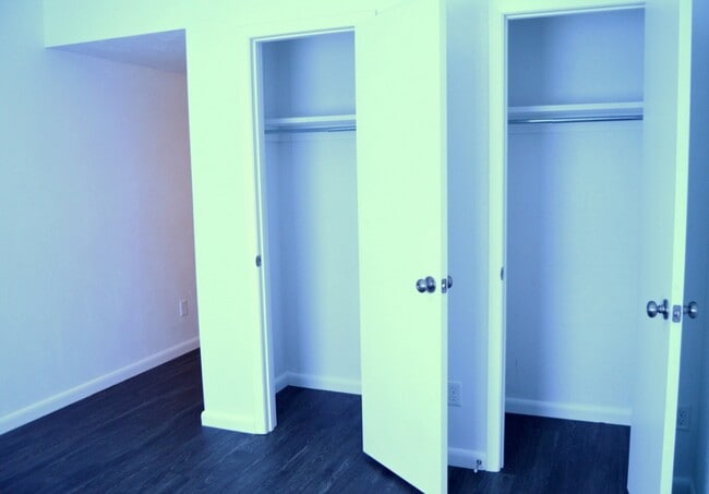 Building Photo - 1800 vics way