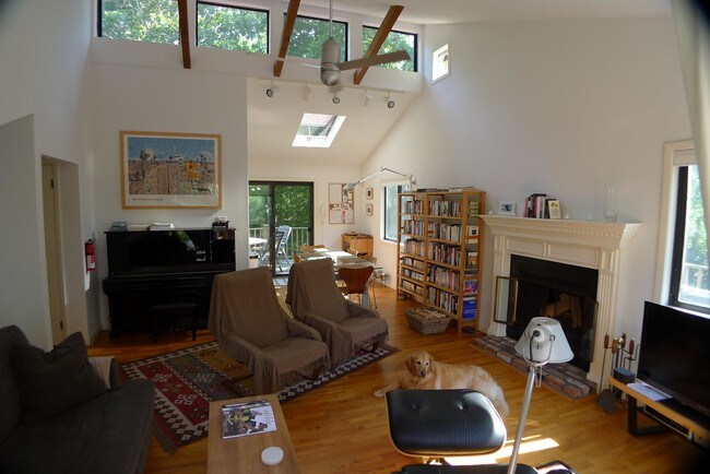 Foto del edificio - 268 Fresh Pond Rd